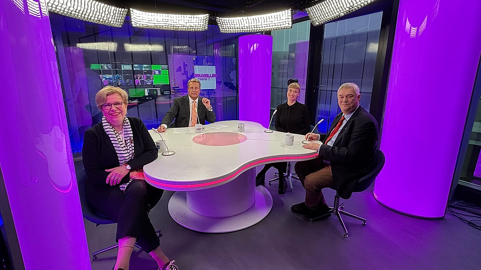 Stefan Grobe mit Gabriele Bischoff, Sophia Russack und Jules Mateen