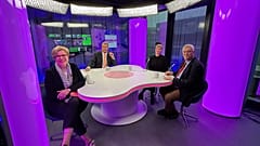 Stefan Grobe mit Gabriele Bischoff, Sophia Russack und Jules Mateen
