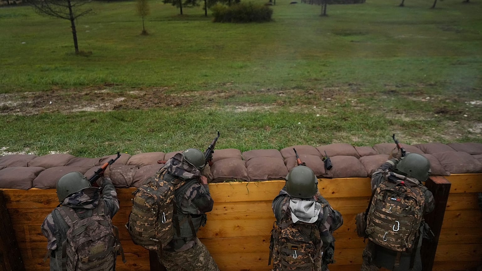 Ukrainian soldiers train at a military camp in eastern France, 9 October, 2024