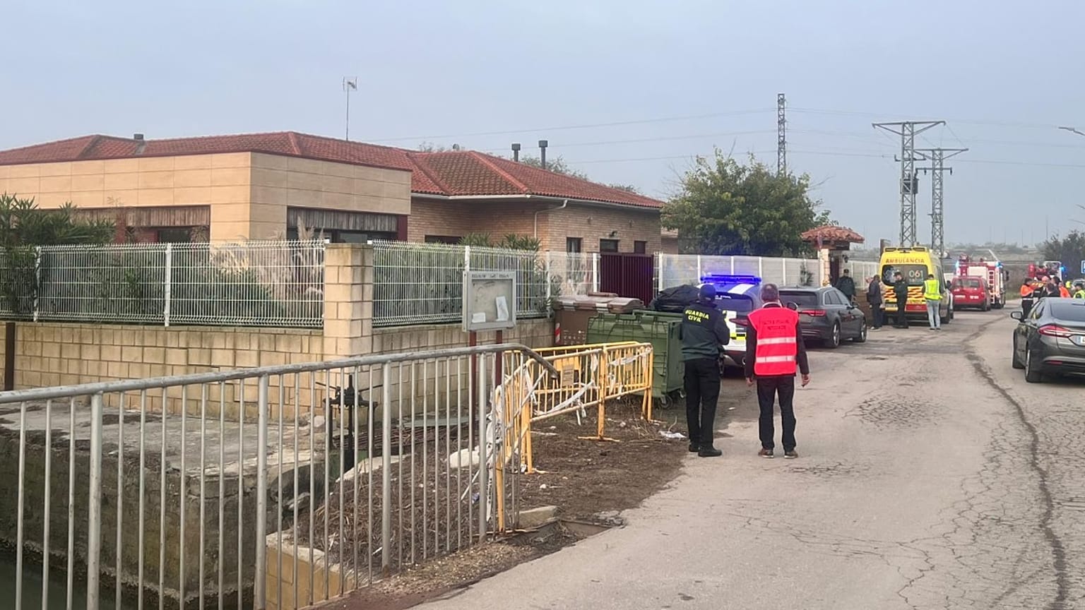 Fachada de la residencia de ancianos que se ha incendiado este viernes en Villafranca de Ebro, Zaragoza.