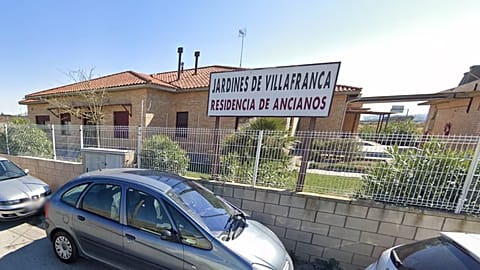 Façade of the old people's home that caught fire this Friday in Villafranca de Ebro, Zaragoza.
