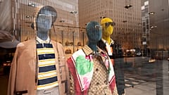 Φωτογραφία αρχείου από βιτρίνα της Gucci - τα είδη πολυτελείας κερδίζουν όταν η οικονομία της Κίνας πηγαίνει καλά