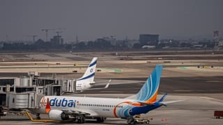 A FlyDubai gépe a Ben Gurion repülőtéren, Tel-Avivban