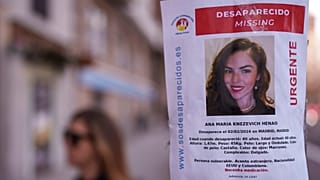 Ένα πανό της Κολομβιανής καταγωγής Αμερικανίδας αγνοούμενης Ana Maria Knezevich Henao, 40 ετών, εμφανίζεται σε ένα φανάρι του δρόμου στη Μαδρίτη της Ισπανίας, 16 Φεβρουαρίου 2024.