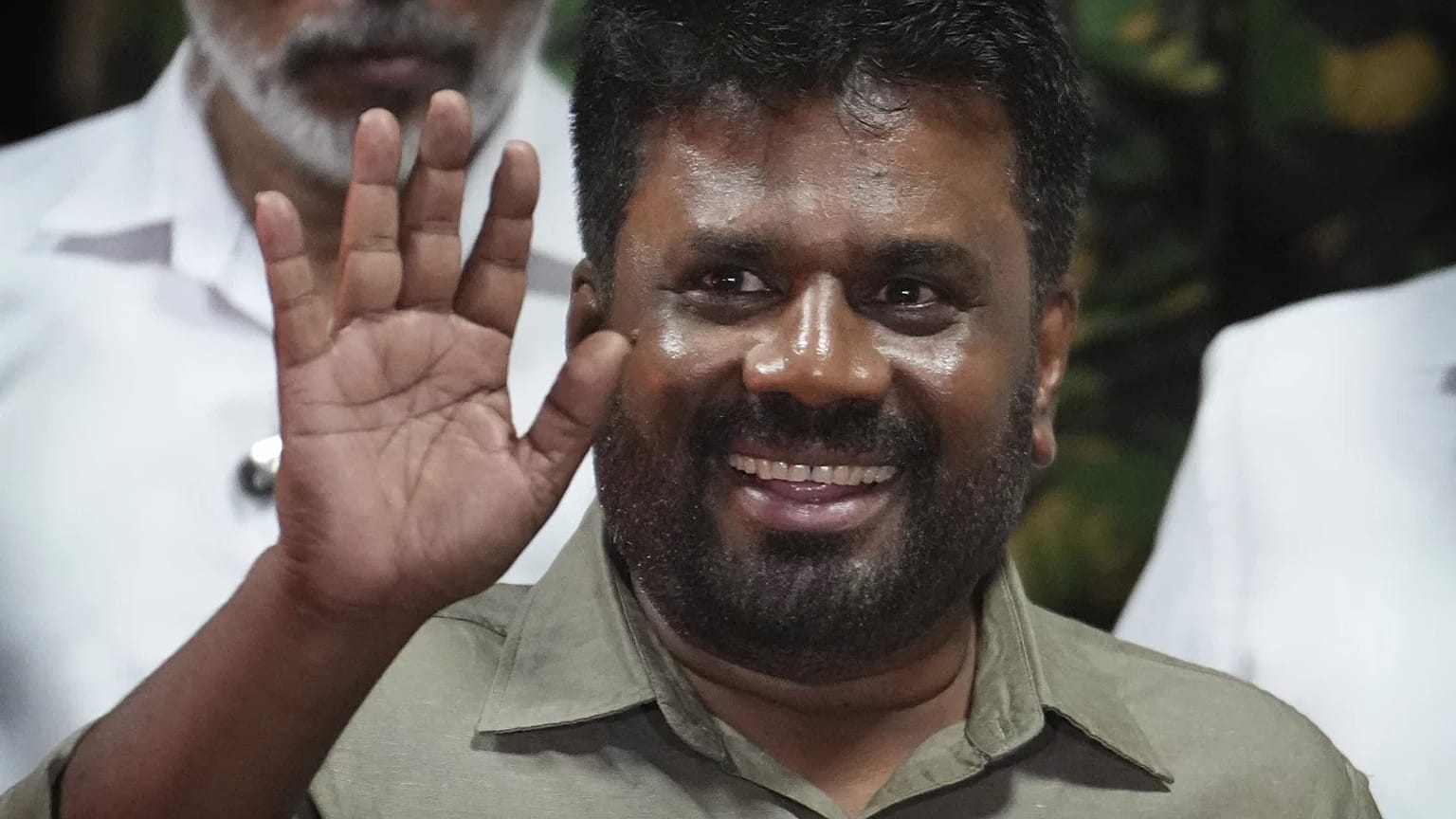 Sol tandanslı Anura Kumara Dissanayake, Sri Lanka'nın 10'uncu devlet başkanı olarak yemin etti.