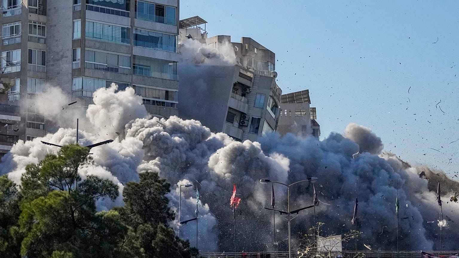 Explosión tras un bombardeo israelí en Beirut
