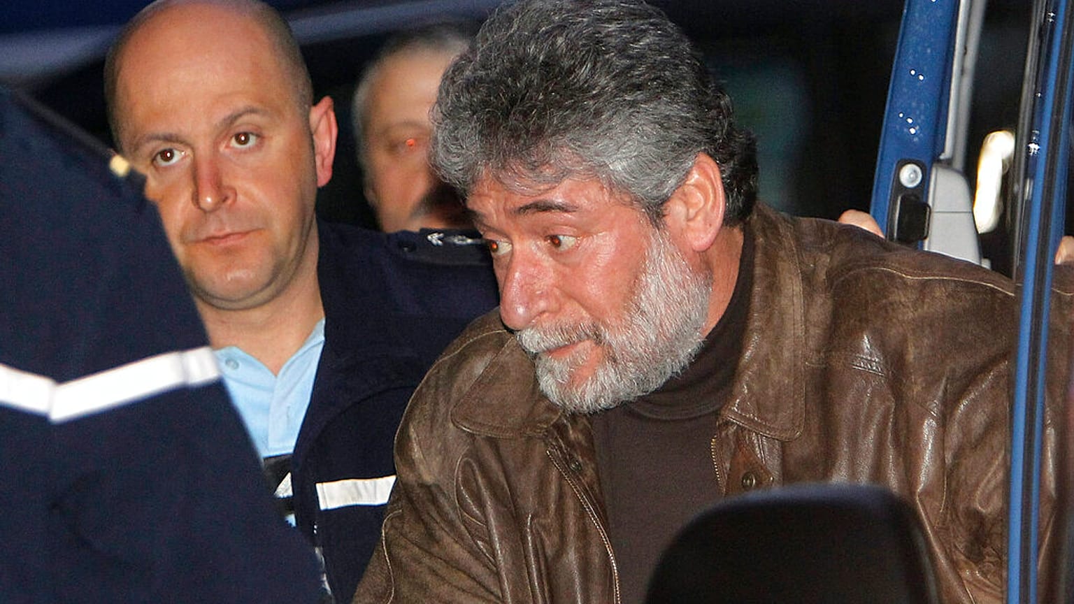 جورج إبراهيم عبد الله، يصل إلى محكمة الاستئناف في باو، جنوب غرب فرنسا، الخميس 18 فبراير/شباط 2010