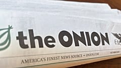 The Onion'ın bir kopyası, Little Rock, Arkansas'ta görülüyor, 14 Kasım 2024.