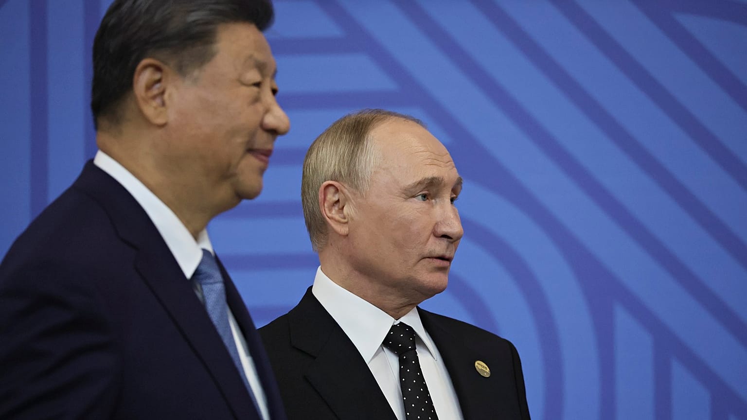 Il presidente cinese Xi Jinping e il presidente russo Vladimir Putin hanno stretto una "partnership senza limiti"