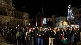 أنصار مؤيدون للفلسطينيين يتظاهرون في أمستردام، هولندا، الأربعاء 13 نوفمبر/تشرين الثاني 2024