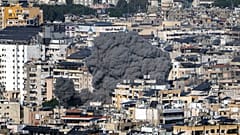 تصاعد الدخان من المباني التي تعرضت لقصف جوي إسرائيلي في ضاحية بيروت الجنوبية، السبت 16 نوفمبر/تشرين الثاني 2024.