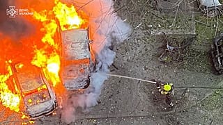 Сотрудники службы спасения работают над тушением пожара после российского ракетного обстрела в Полтавской области, Украина, воскресенье, 17 ноября 2024 