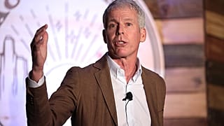 Chris Wright habla con los asistentes a la cumbre de 2023 de la Coalición Estadounidense para la Conservación en Salt Lake City, Utah (EE.UU.).