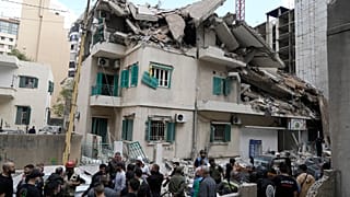 Az Arab Szocialista Baasz Párt lebombázott irodaépülete Bejrútban 2024. november 17-én