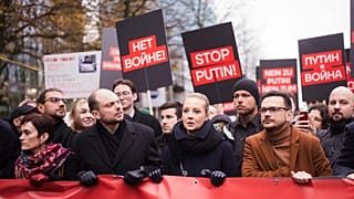 Владимир Кара-Мурза, Юлия Навальная и Илья Яшин на антивоенном марше в Берлине