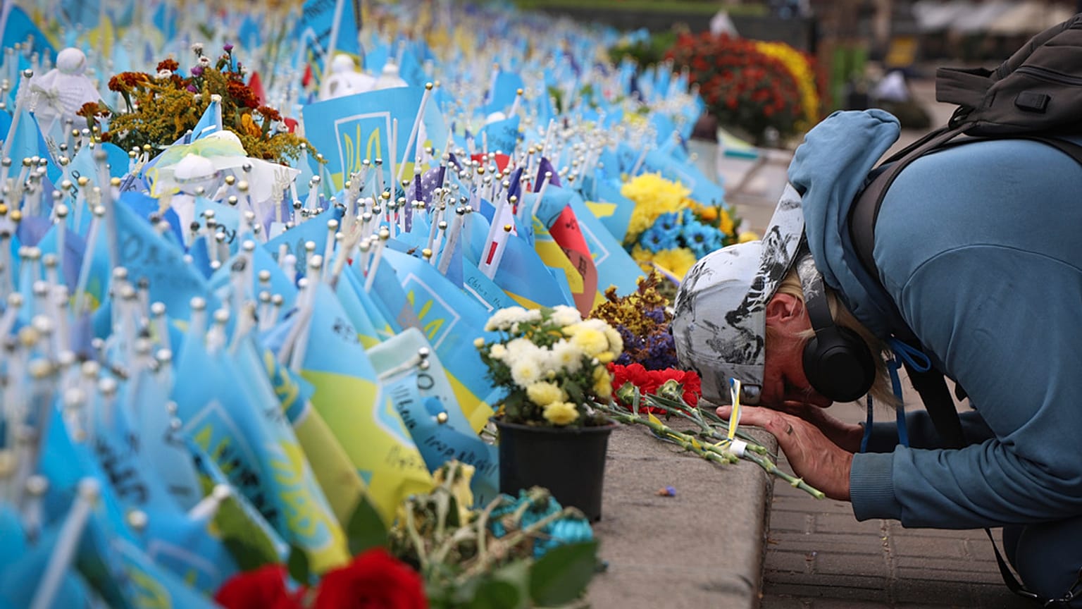 A woman reacts during the All-National minute of silence in commemoration of Ukrainian soldiers killed in the country's war against Russia in Independence square in Kyiv, 