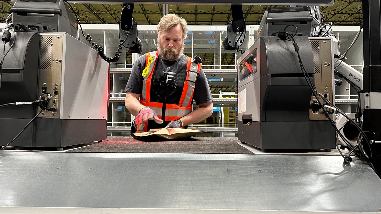 Ustawodawcy chcieli przeprowadzić dyskusję na temat warunków pracy pracowników Amazon.