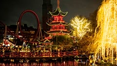 Le decorazioni natalizie nei giardini Tivoli di Copenaghen