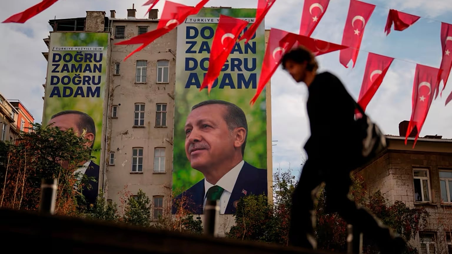 Cumhurbaşkanı Erdoğan'ın posterleri İstanbul'da görüntüleniyor (Arşiv)