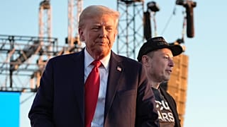 Elon Musk, 5 Ekim 2024 Cumartesi günü bir kampanya etkinliğinde Seçilmiş Başkan Donald Trump ile görüntüleniyor