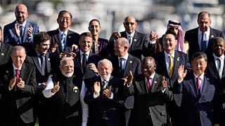 Les dirigeants participant au sommet du G20 posent pour une photo de groupe à Rio de Janeiro, lundi 18 novembre 2024.
