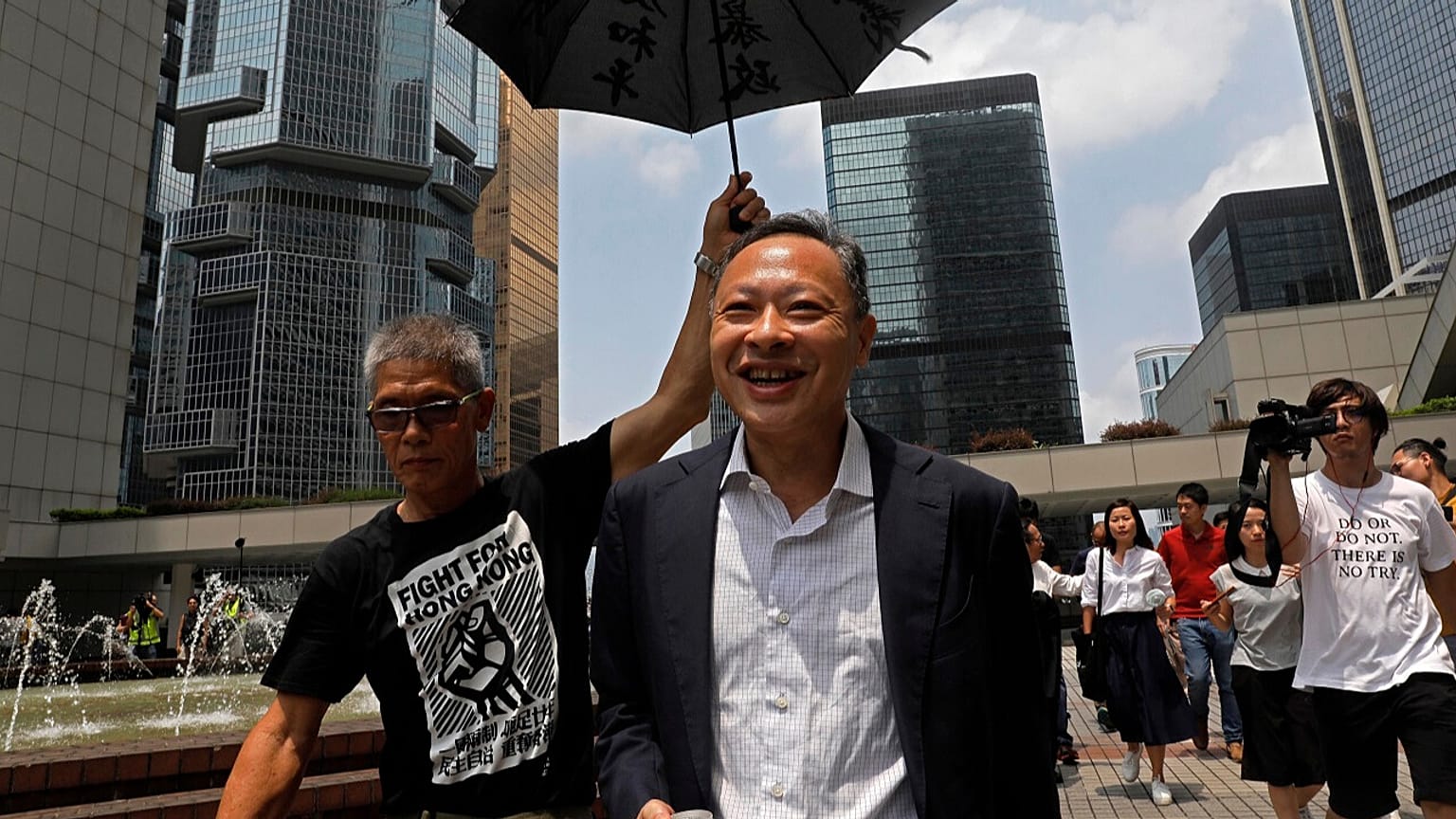 45 activistas pró-democracia de Hong Kong condenados a penas de prisão no maior caso de segurança nacional da cidade