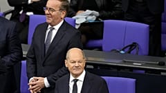 Olaf Scholz, mögötte lehetséges riválisa, Boris Pistorius védelmi miniszter