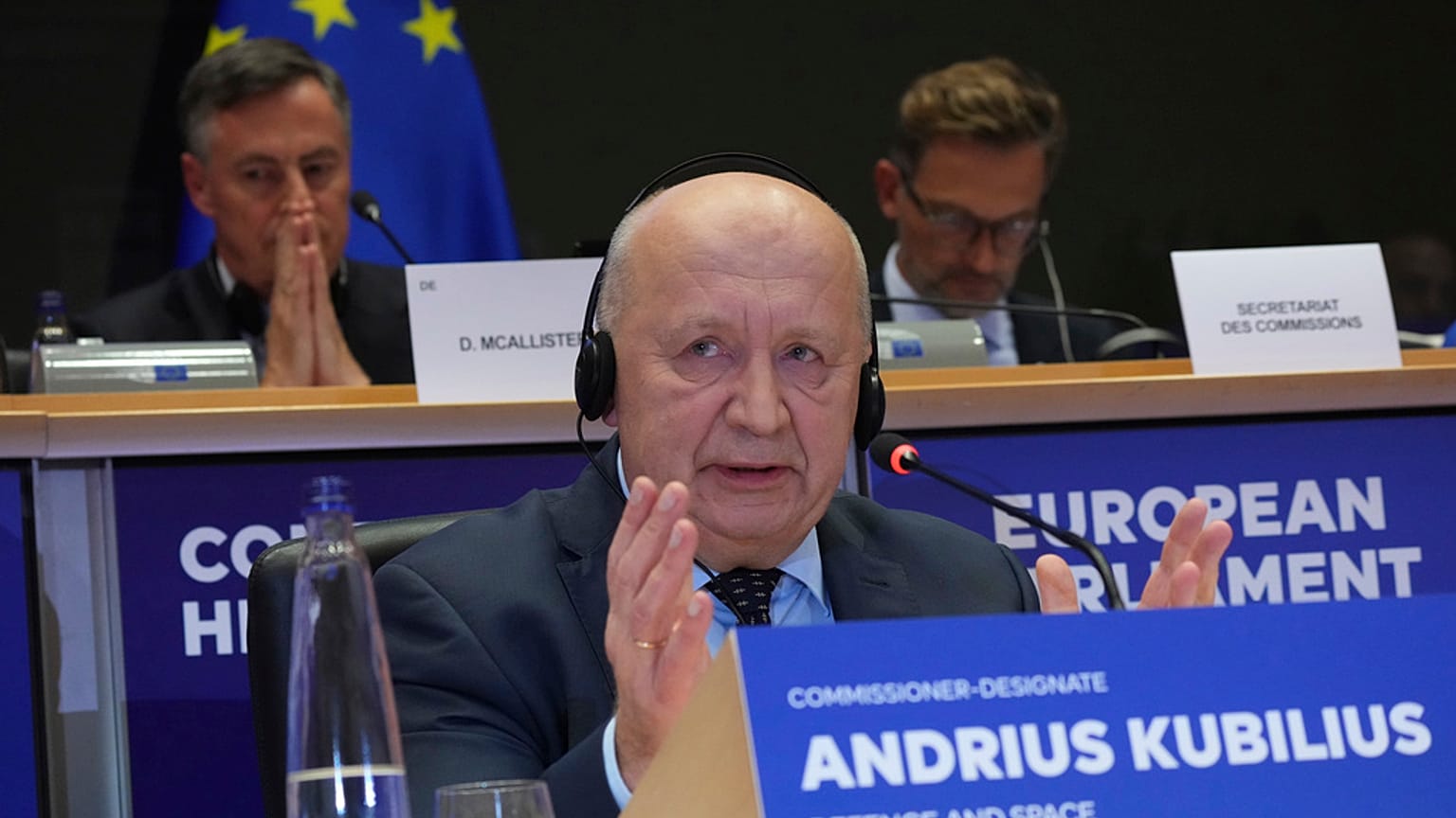 AB Savunma ve Uzay Komiseri Andrius Kubilius, Avrupa Parlamentosu'nda konuşma yaparken, 6 Kasım 2024