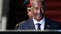 رئيس أركان الجيش السوداني عبد الفتاح البرهان في مطار بكين الدولي، الصين، الثلاثاء 3 سبتمبر/أيلول 2024. 