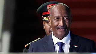 قائد الجيش السوداني عبد الفتاح البرهان يصل إلى مطار العاصمة بكين الدولي في بكين، الصين، الثلاثاء، 3 سبتمبر 2024.