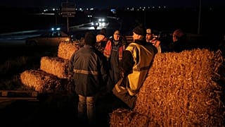 Фермеры у костра возле Лиона, 18 ноября 2024 года. 