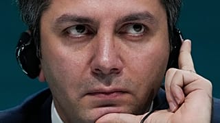 Azerbaycan'ın COP29 baş müzakerecisi Yalchin Rafiyev, COP29'daki bir basın toplantısına katılıyor.