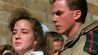 سوزان وديفيد سميث يخاطبان الصحفيين في 2 نوفمبر/تشرين الثاني 1994 خلال مؤتمر صحفي في يونيون بولاية سياتل الأمريكية
