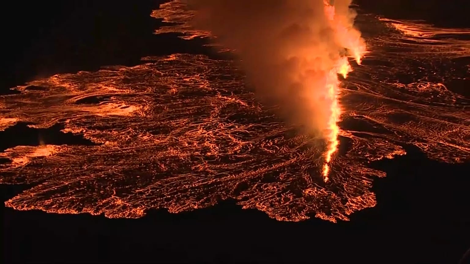 É a sétima vez desde dezembro que o vulcão entra em erupção