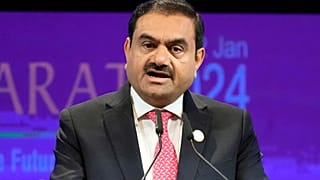  رئيس مجلس إدارة مجموعة أداني الهندية غوتام أداني يخاطب قمة غوجارات العالمية النابضة بالحياة في غانديناغار، الهند، 10 يناير 2024