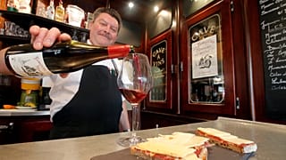 رفع مسدود کردن آیینی Beaujolais Nouveau