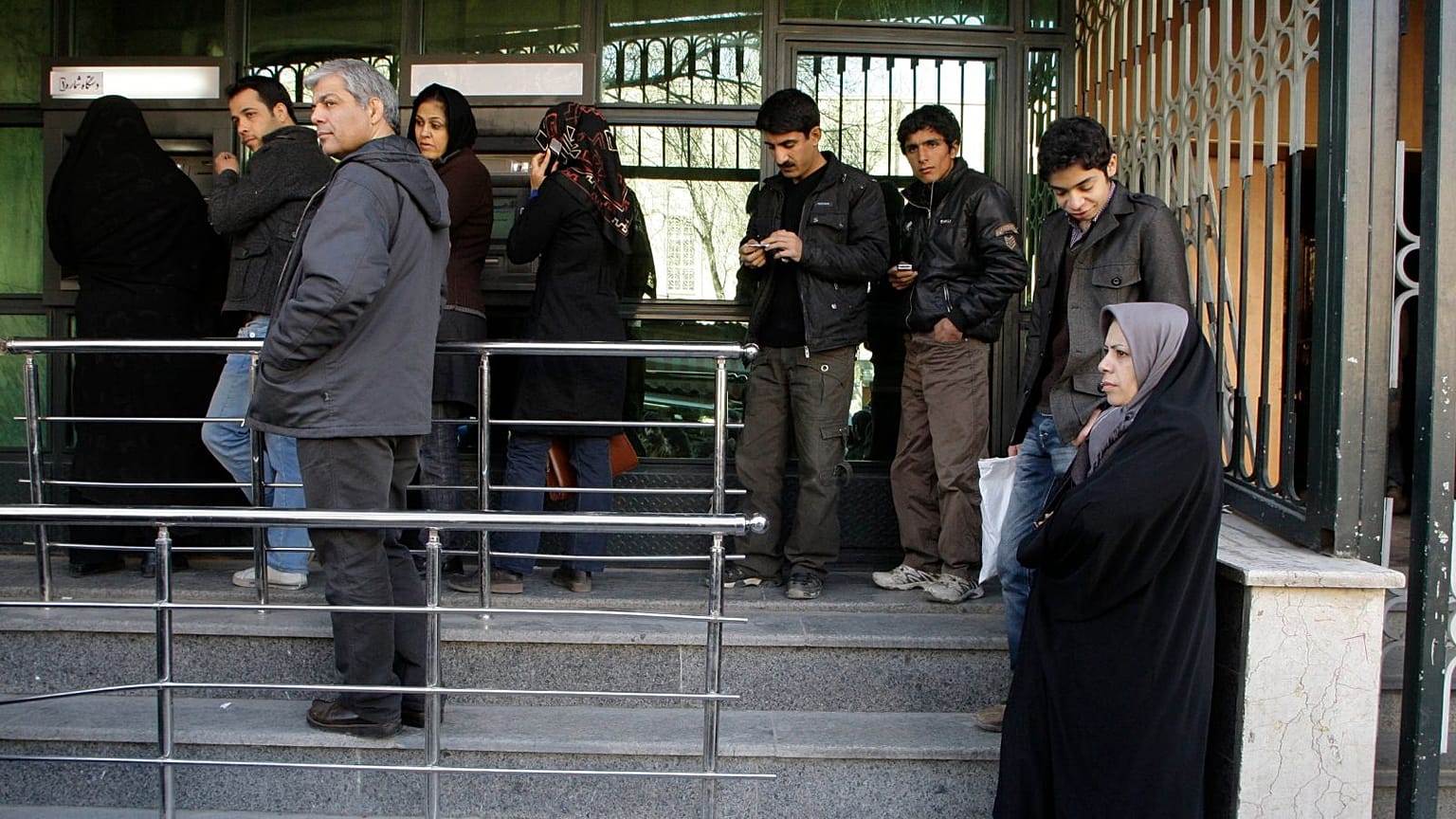 خودپرداز بانک تجارت شعبه بازار تهران