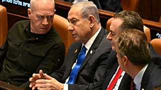 Gallant korábbi izraeli védelmi miniszter és Netanjahu miniszterelnök a Kneszetben, 2024 október 28. 