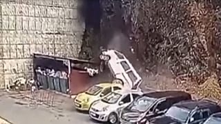 حافلة تسقط في فلاديفوستوك من من ارتفاع 12 متراً وتخلف قتيلًا ومصابًا