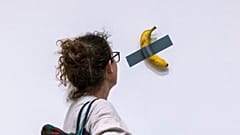 El famoso plátano con cinta adhesiva se vende por 5,8 millones de euros
