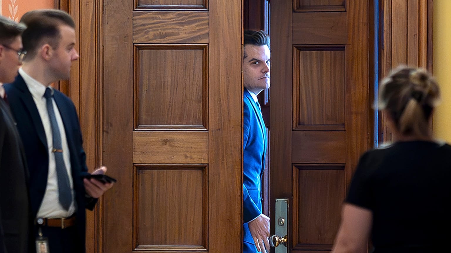 ABD'de başkan seçilen Donald Trump'ın adalet bakanlığı için adayı Matt Gaetz, Başkan Yardımcısı JD Vance ve Cumhuriyetçi Senato üyeleriyle özel görüşmede, 20 Kasım, 2024.