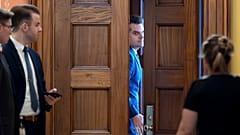 ABD'de başkan seçilen Donald Trump'ın adalet bakanlığı için adayı Matt Gaetz, Başkan Yardımcısı JD Vance ve Cumhuriyetçi Senato üyeleriyle özel görüşmede, 20 Kasım, 2024.