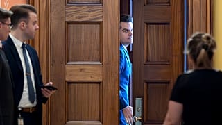 ABD'de başkan seçilen Donald Trump'ın adalet bakanlığı için adayı Matt Gaetz, Başkan Yardımcısı JD Vance ve Cumhuriyetçi Senato üyeleriyle özel görüşmede, 20 Kasım, 2024.