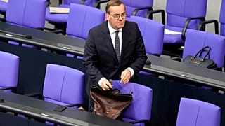 Der deutsche Verteidigungsminister Boris Pistorius nimmt an einer Plenarsitzung des Deutschen Bundestages in Berlin, Deutschland, am Mittwoch, 13. November 2024, teil. (AP Pho