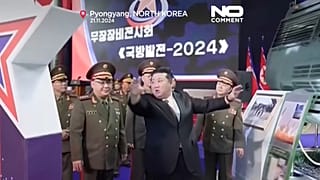 Kim Jong-un viendo una exhibición de Defensa