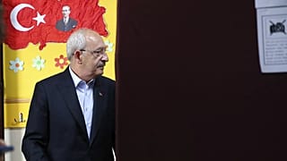 Millet İttifakı'nın o dönemki cumhurbaşkanı adayı olan Kemal Kılıçdaroğlu başkent Ankara'daki bir okulda oy kullanma hazırlığında, 28 Mayıs 2023
