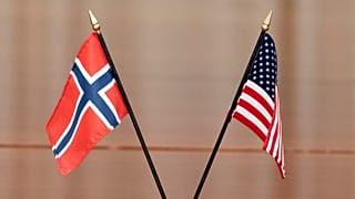 A norvég és az amerikai zászló