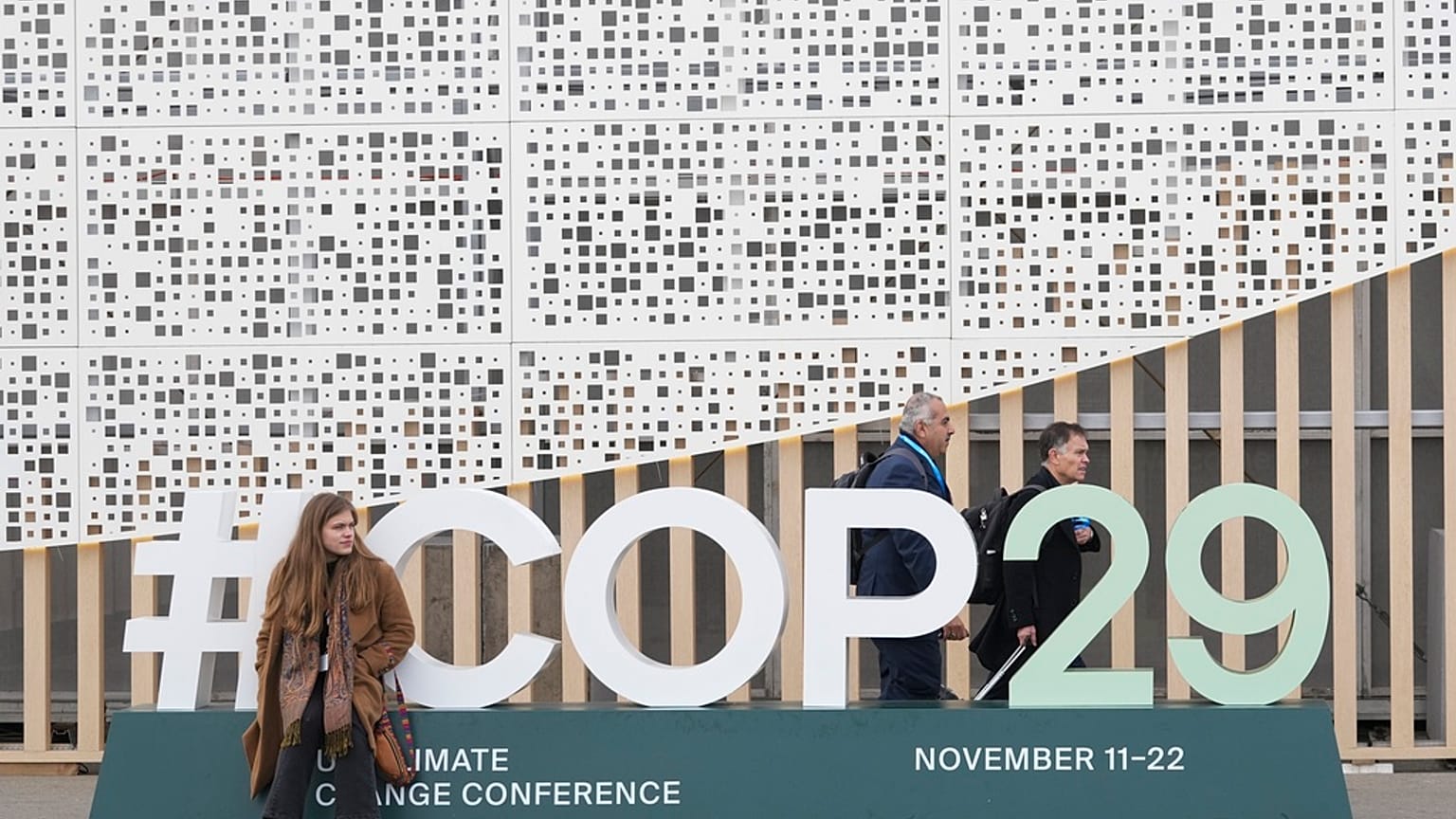 La COP29 à Bakou se termine sur un accord jugé décevant pour de nombreuses délégations.