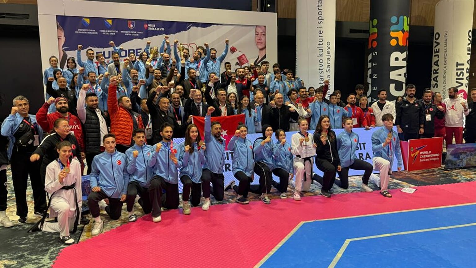 Türk sporcular galibiyet kutluyor