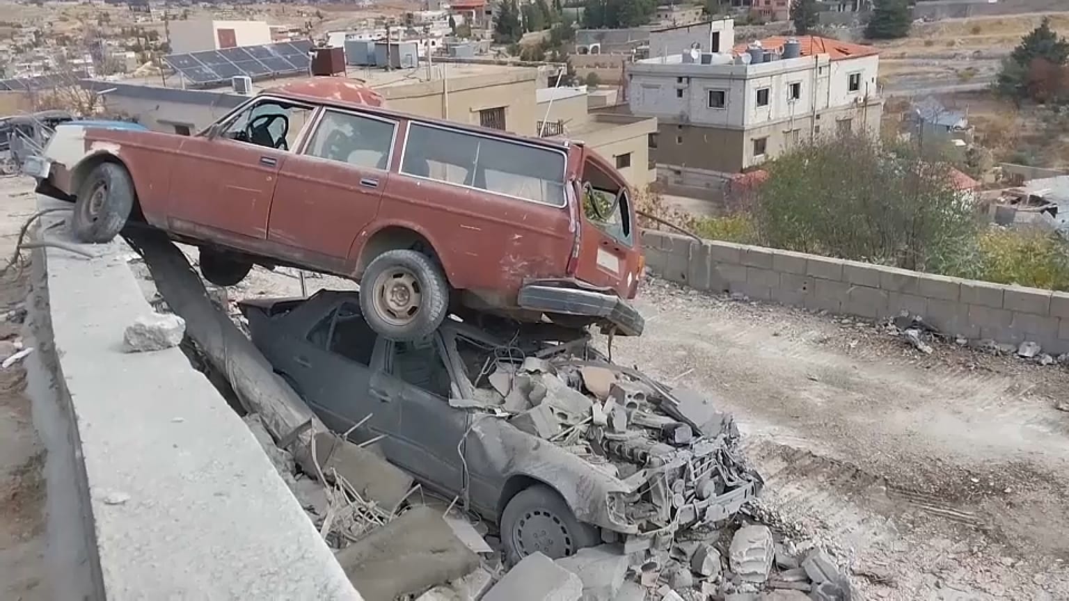 غارة إسرائيلية على بلدة شمسطار بمنطقة بعلبك، جنوبي لبنان